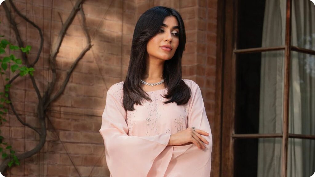Festive Glamour: Lulusar’s Show-Stopping Formal Collection