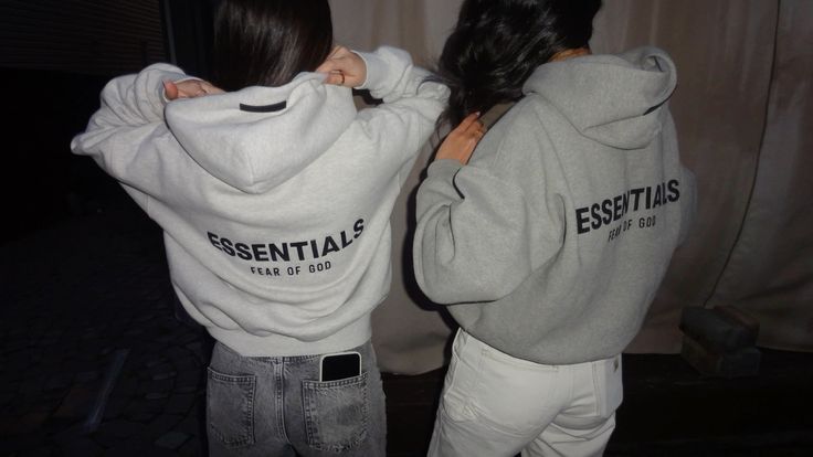 Why Essentials Hoodie Feels Balanced, Not Overstyled?