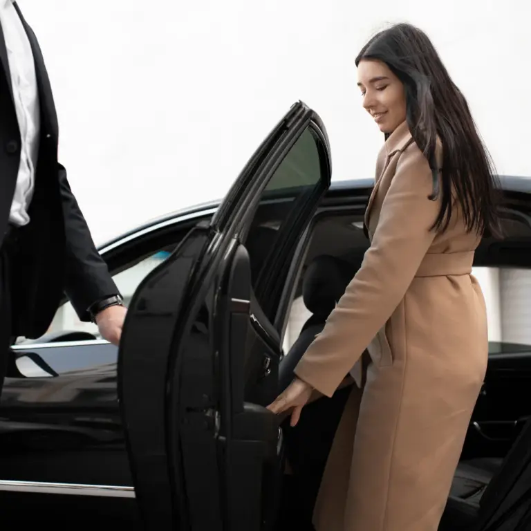 Chicago Car Service: Luxury Rides for Airport Travelers Chicago Car Service: Luxury Rides for Airport Travelers