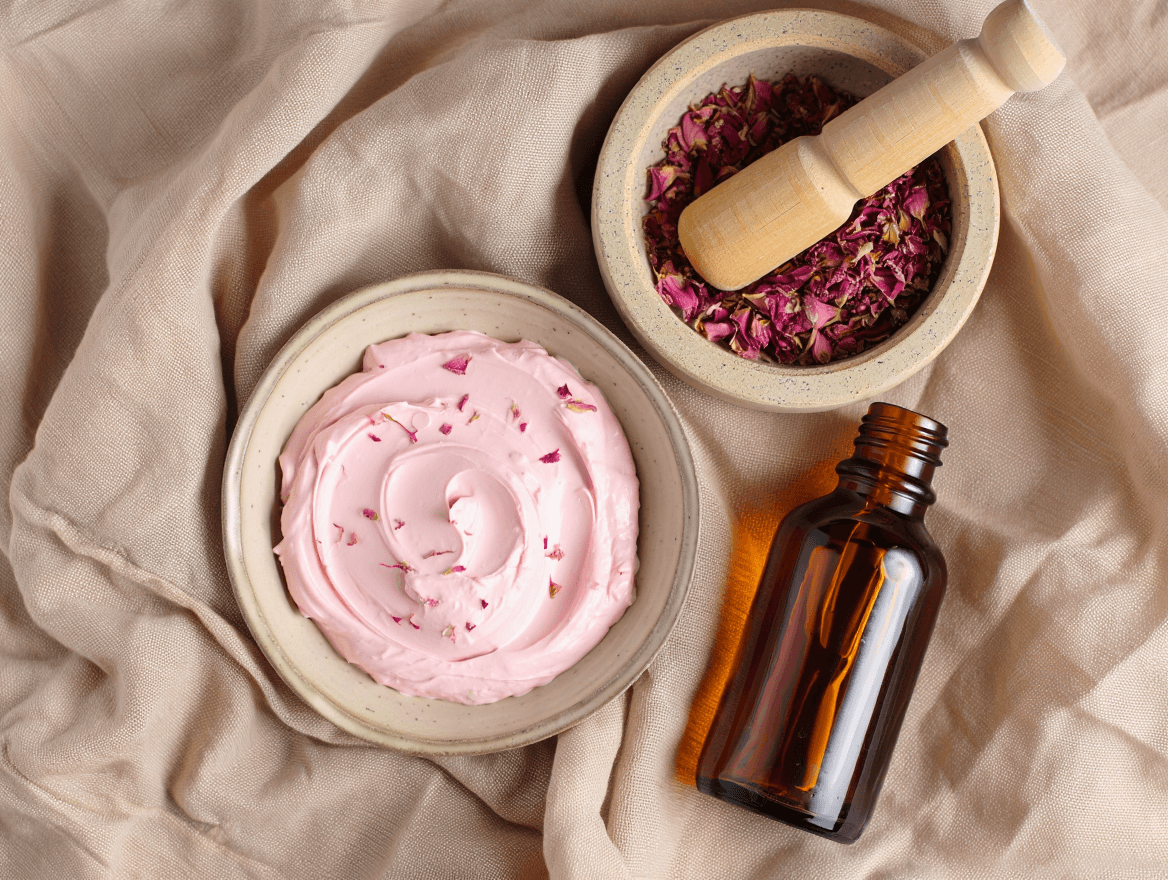 她停止购买昂贵护肤品的那一天 — The Day a Chinese Buyer Discovered Pakistan's Rose Secret