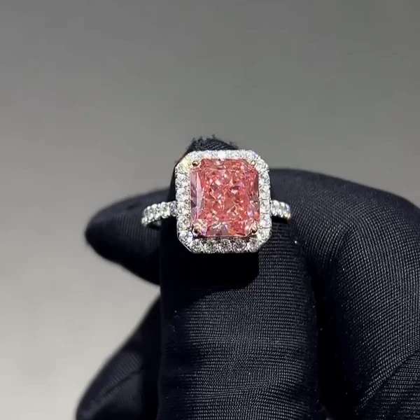 Where Jewelry Becomes a Reflection of Soft Elegance Where Jewelry Becomes a Reflection of Soft Elegance