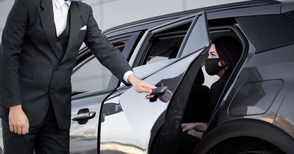 Affordable Black Car Service Toronto with Professional Drivers
