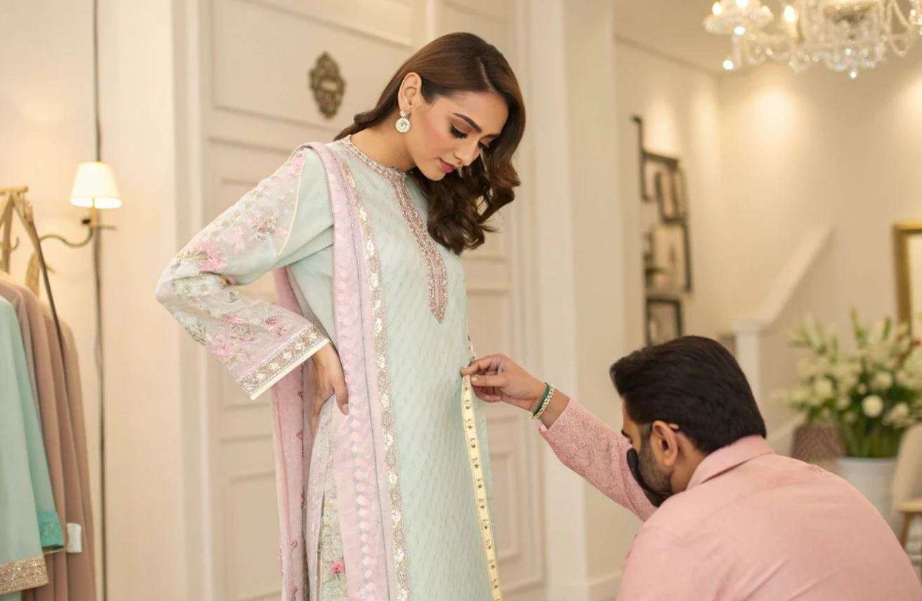 Pakistani Suits UK Buying Guide: Stitched vs Unstitched
