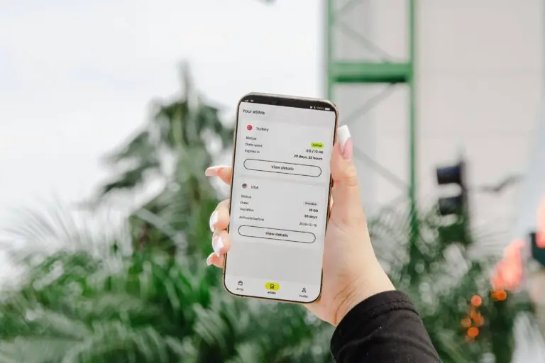 How SIM Technology Works in Modern Smartphones: A Guide to SIM Cards and eSIMs