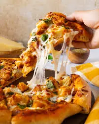 Pizza: Aik Lazeez Kahani – Tareekh, Qisam, aur Iske Maqbool Hone Ki Wajah